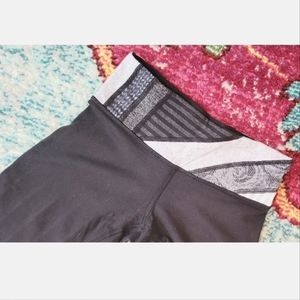 Lululemon Black Crop Leggings Size 2 with Lace Detail